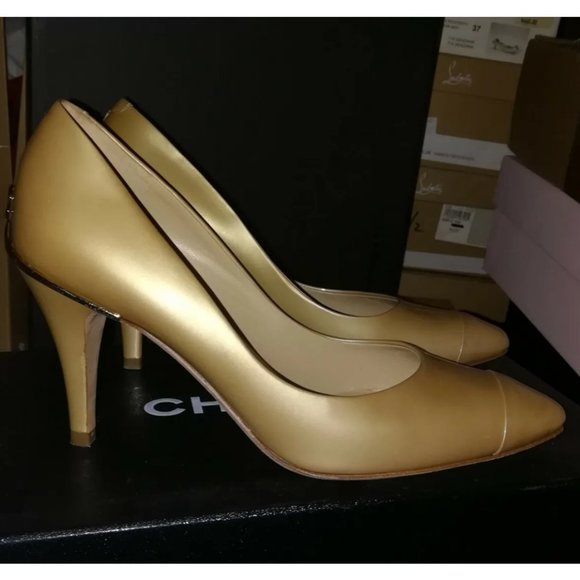 Chanel 36 Beige Patent Leather Silver CC Logo Pumps - Picture 5 of 11